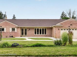 2915 N Cambridge Rd, Lansing, MI 48911
