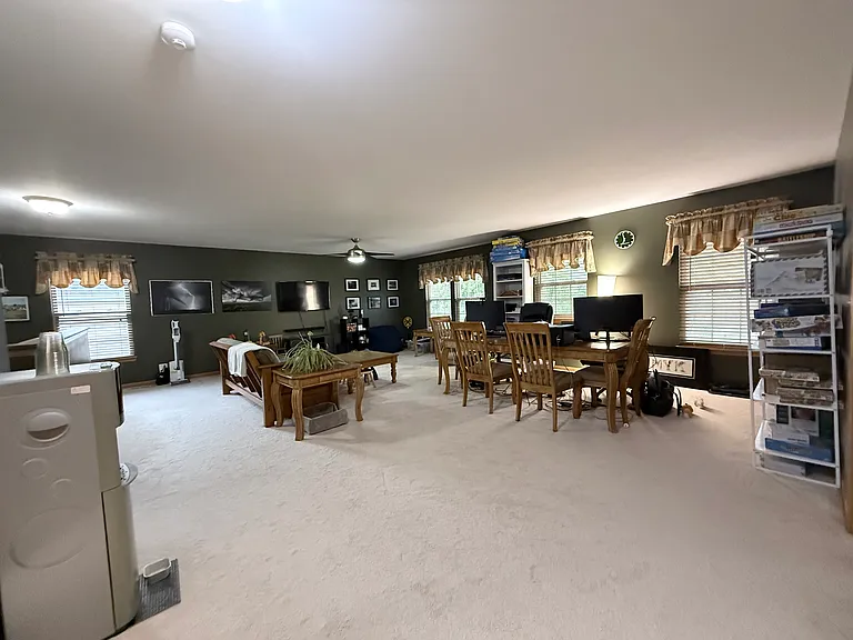Extra spacious loft looking from bedrooms - 25' x 20'