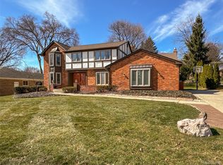 5363 Clearview Dr, Troy, MI 48098