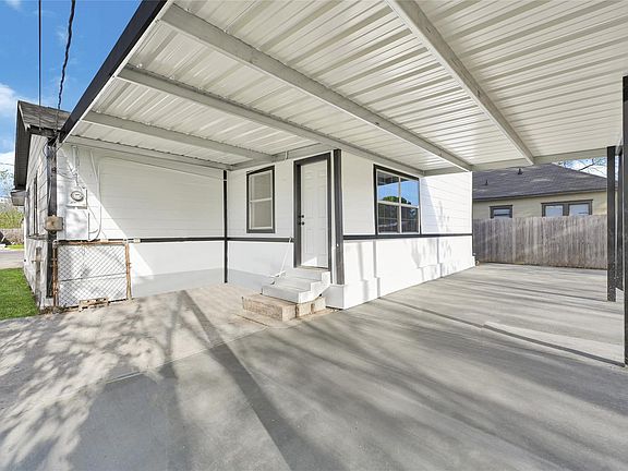 3rd image of 513 Main St