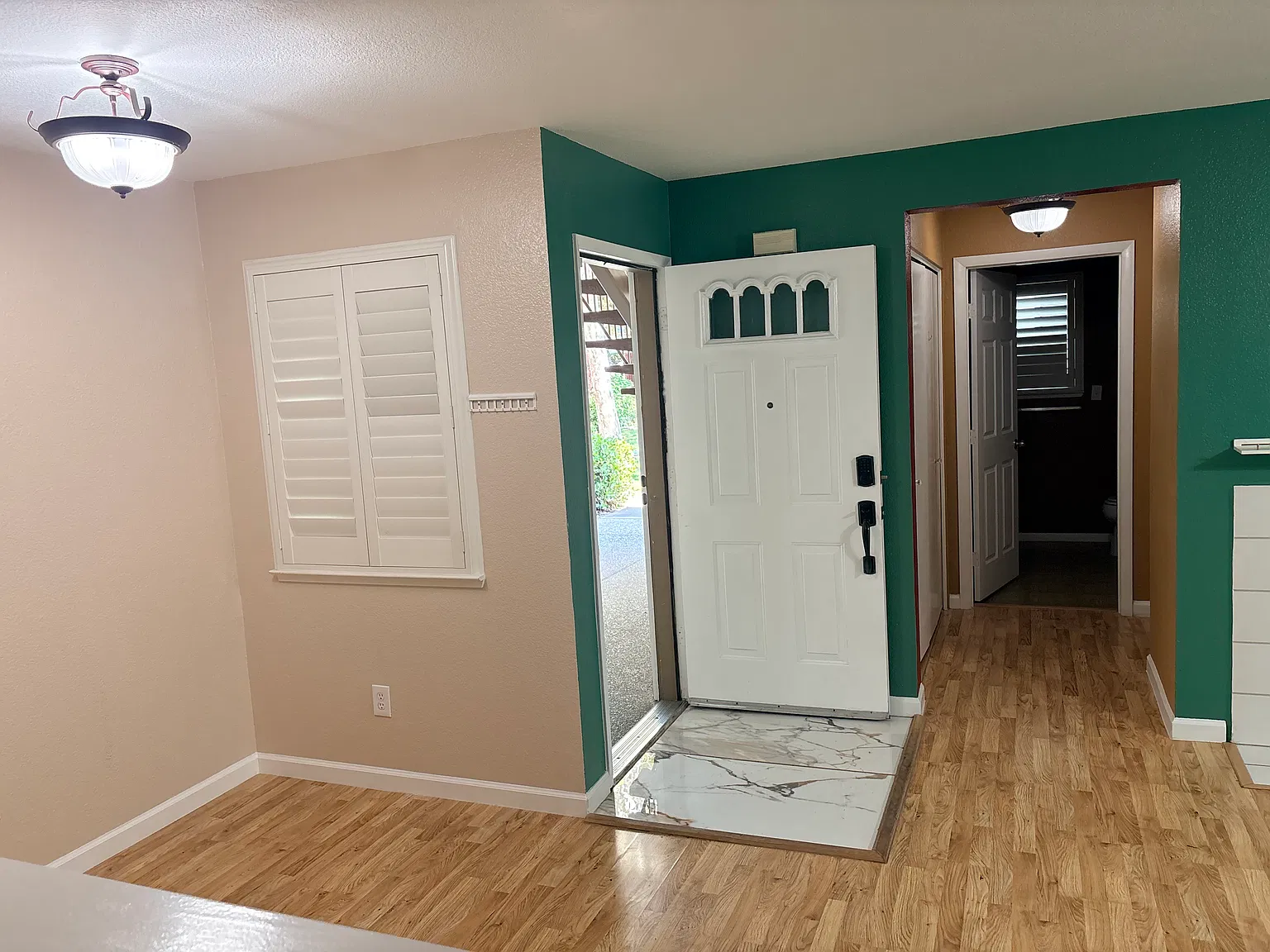 2 bed, 890 sqft, $1,800 — Photo 2