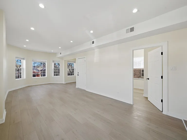 4957 W Superior St #2 — Photo 13