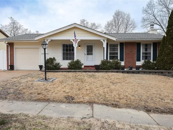 209 May Valley Ln, Fenton, MO 63026