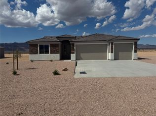 10643 S Black Mesa Dr, Yucca, AZ 86438