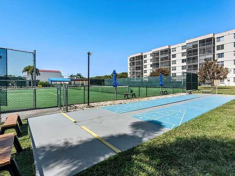811 S Hollybrook Dr #208 — Photo 59
