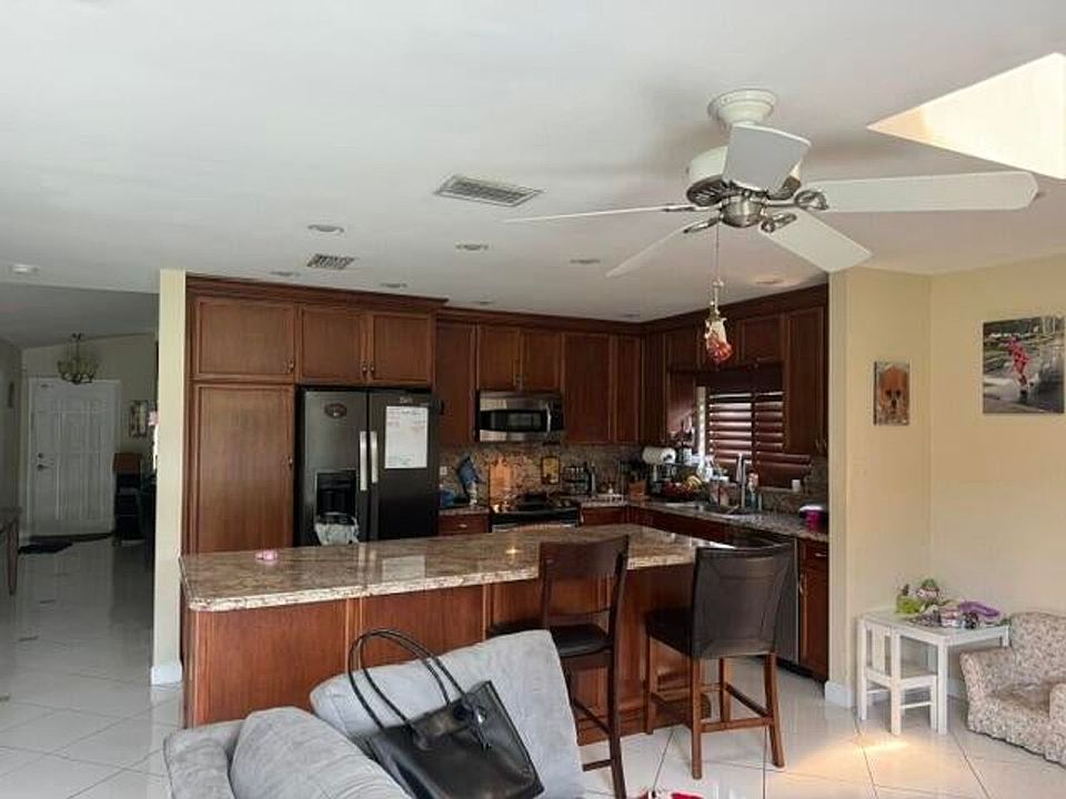 1st image of 700 NW 48th Ave