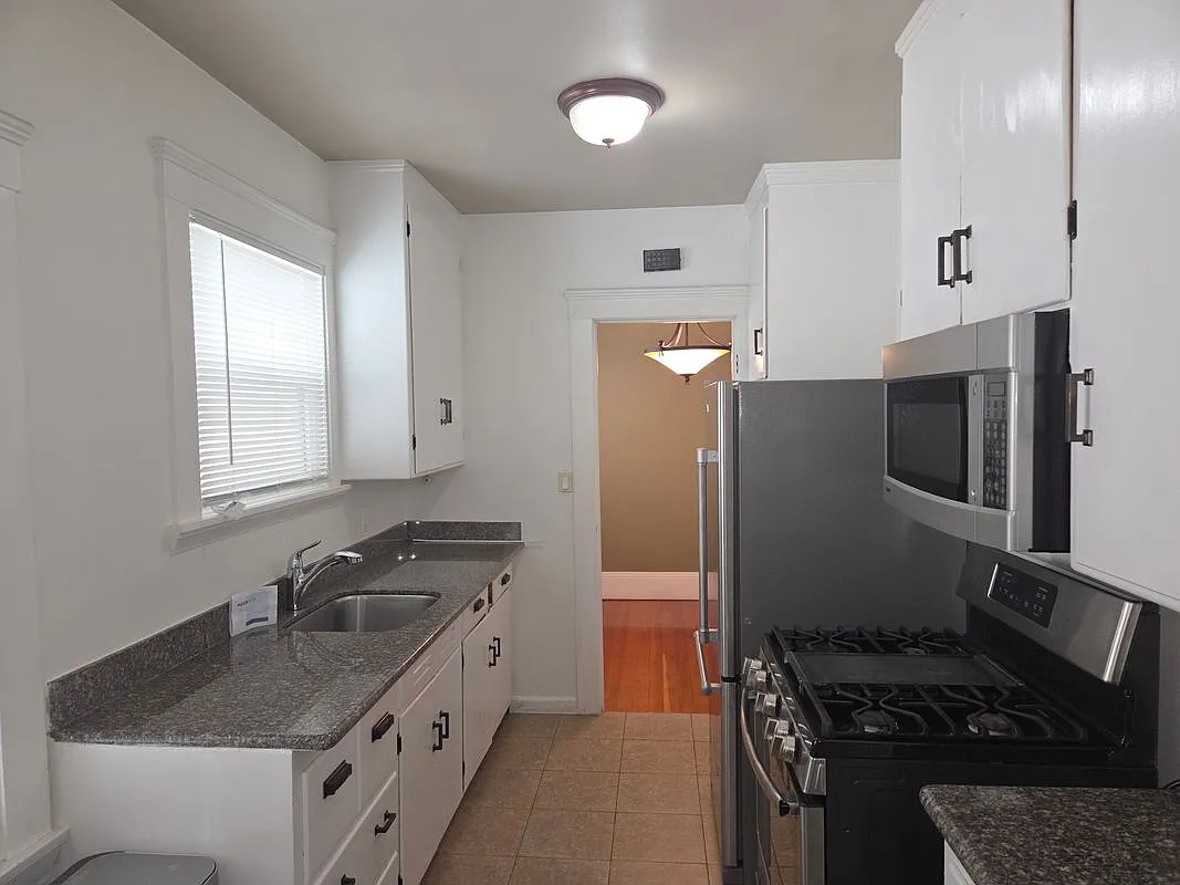 2 bed, 1.0 bath, 1275 sqft, $3,100 — Photo 3