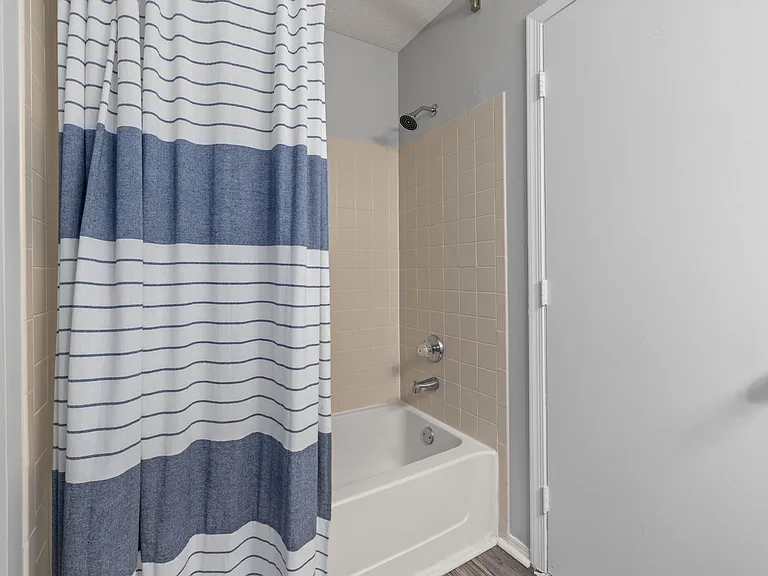 Amberwood at Lochmere — Photo 10