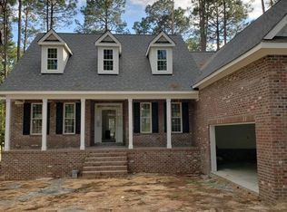 221 Plantation Dr, Southern Pines, NC 28387