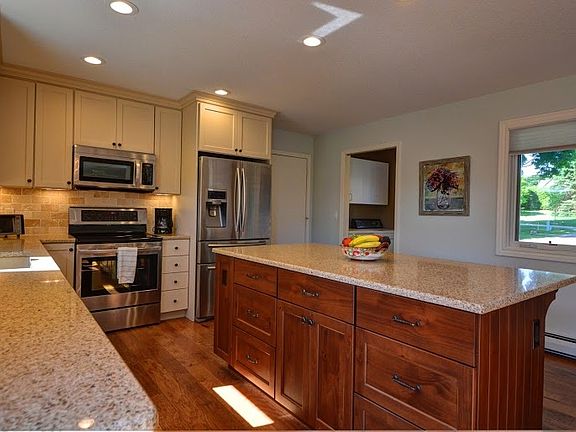 5th image of 710 Karamol Ct