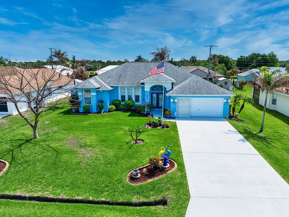1st image of 3419 SE Hart Circle