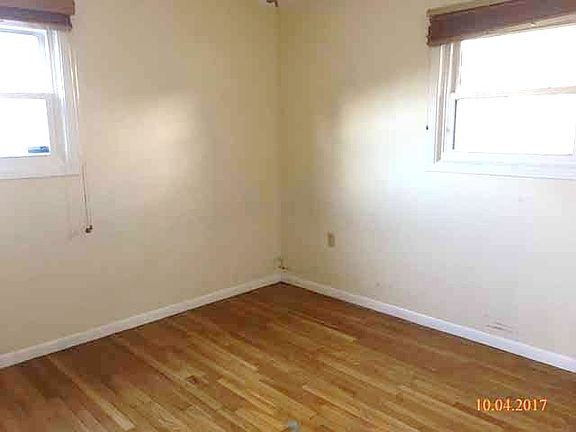 4th image of 30 S Roberta Ave