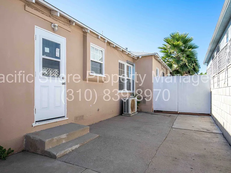 14220 Gilmore Apartments — Photo 12