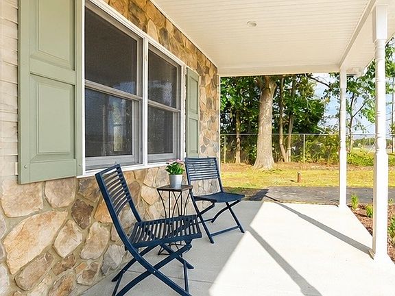 4th image of 23977 Point Lookout Rd