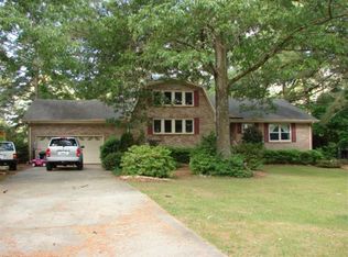 105 Oakleaf Ct, New Bern, NC 28562