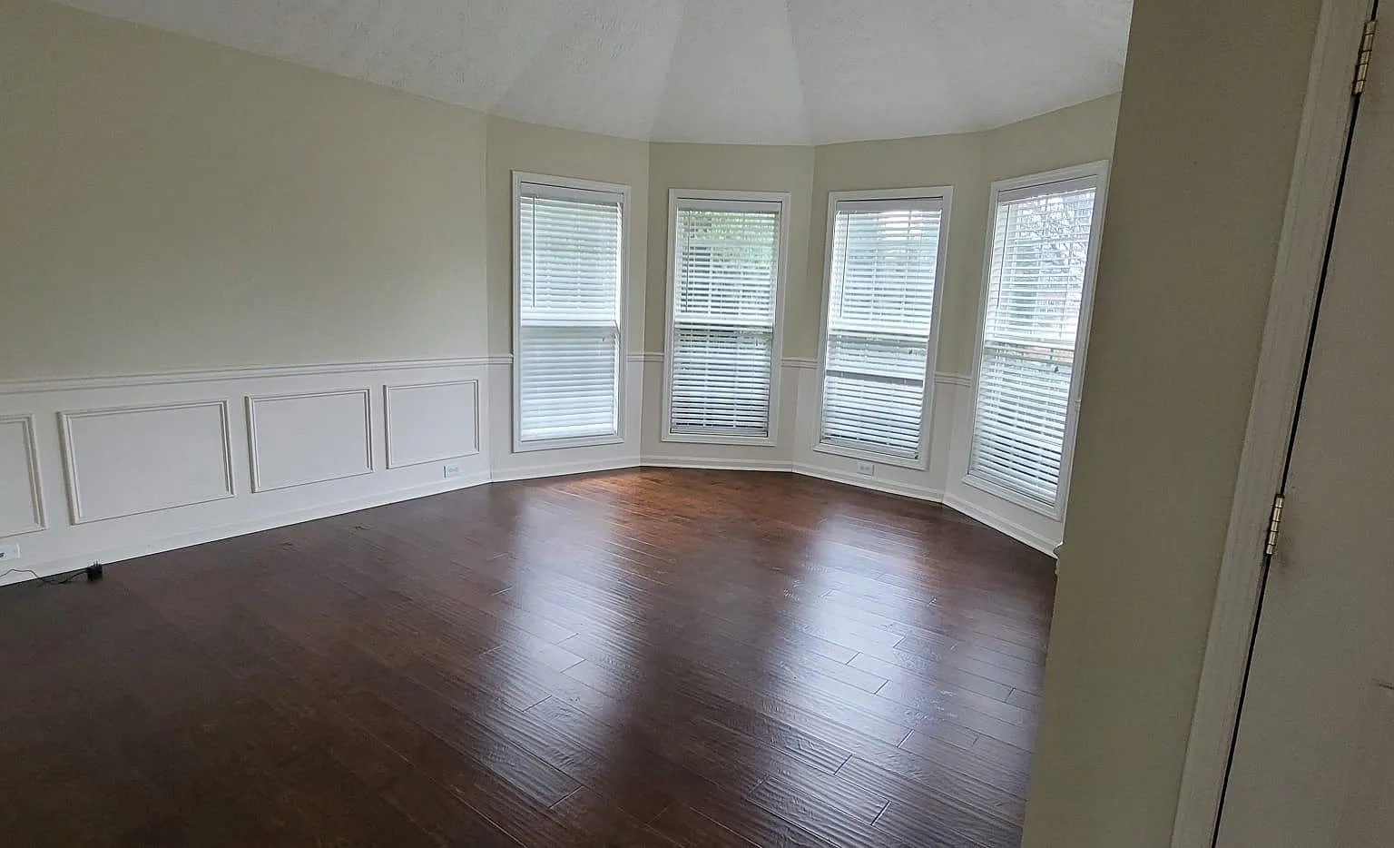 3 bed, 2100 sqft, $2,550 — Photo 3