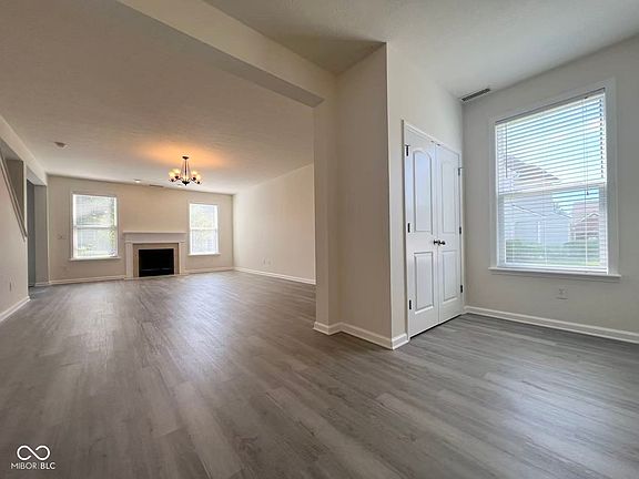 3rd image of 10593 Brooks St