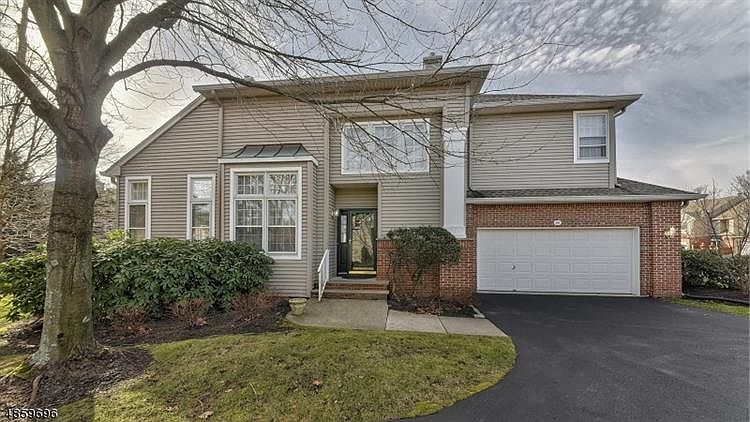 1st image of 60 Kent Dr
