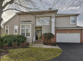 60 Kent Dr, Roseland, NJ 07068
