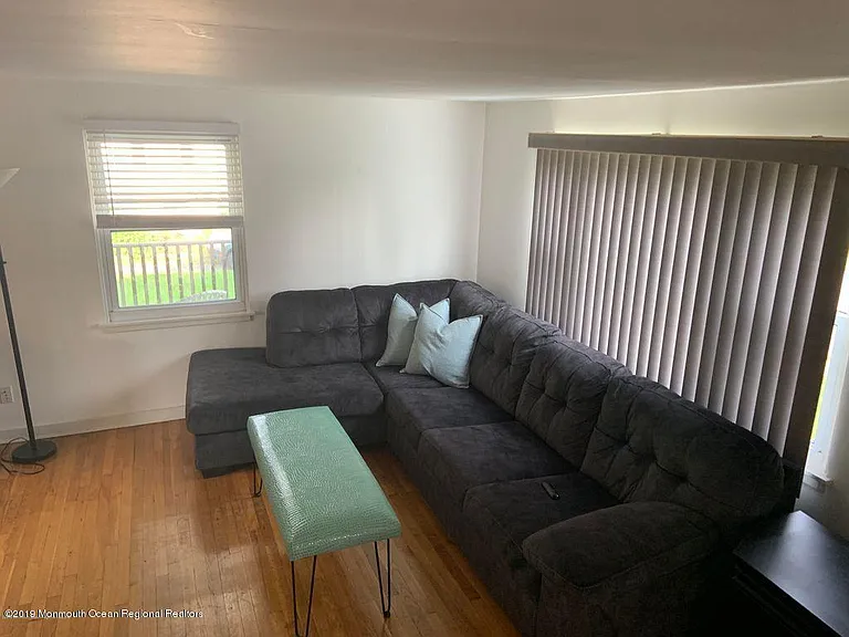 17 Clarence Ave — Photo 11