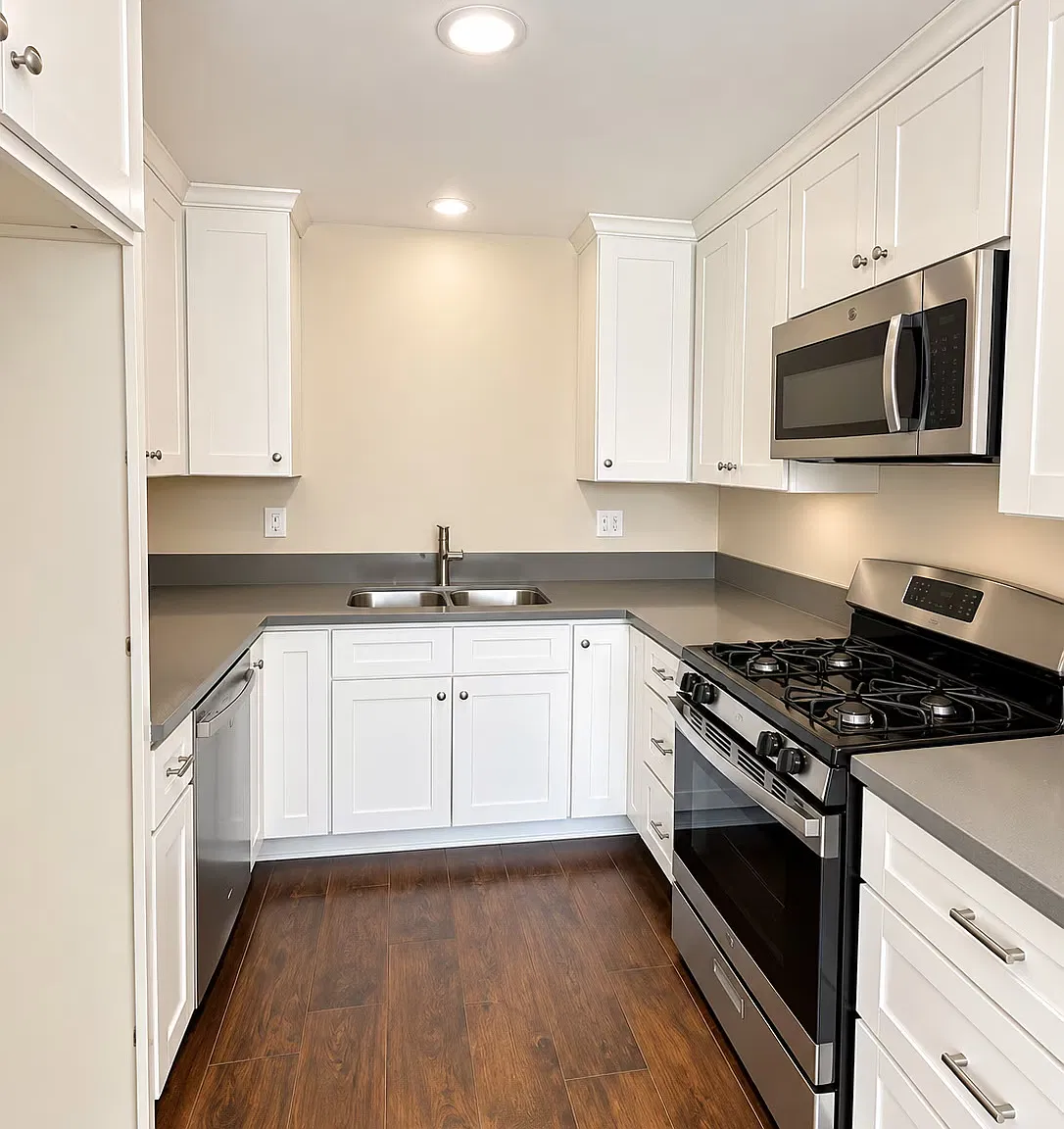 2 bed, 900 sqft, $1,600 — Photo 2