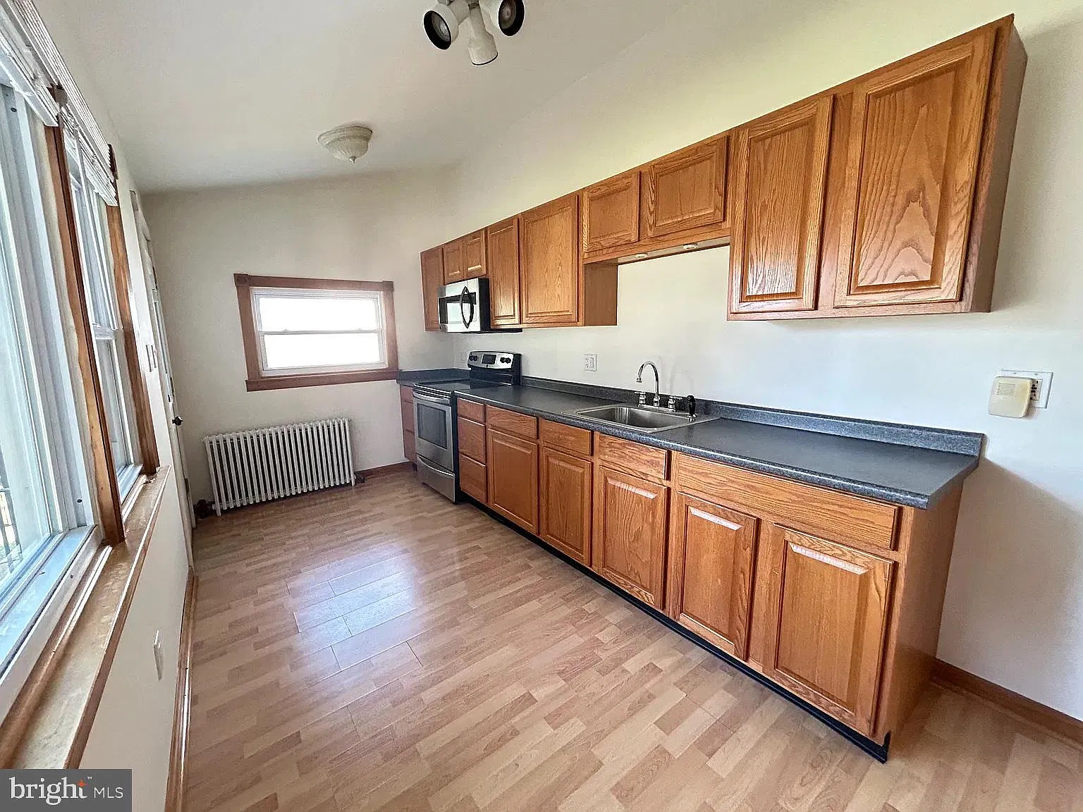 2 bed, 1.0 bath, 1884 sqft, $2,150 — Photo 4