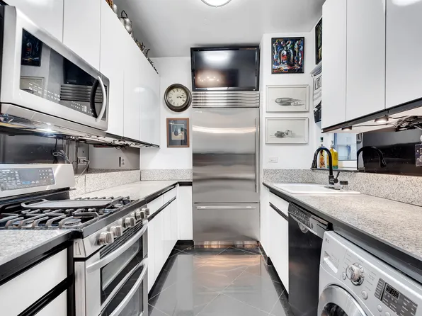 58 West 58th Street image 8 of 24