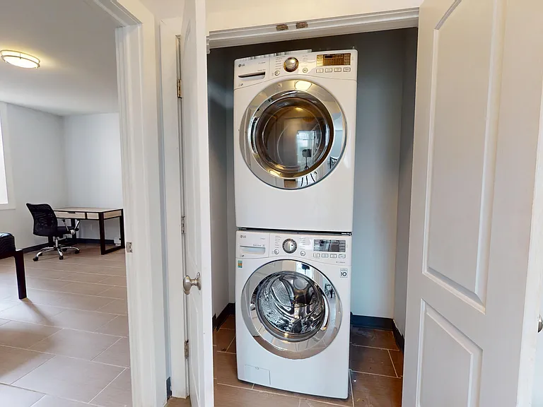 245 Whitney Ave #2L — Photo 6