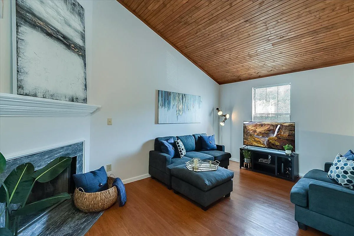2 bed, 1008 sqft, $1,650 — Photo 4