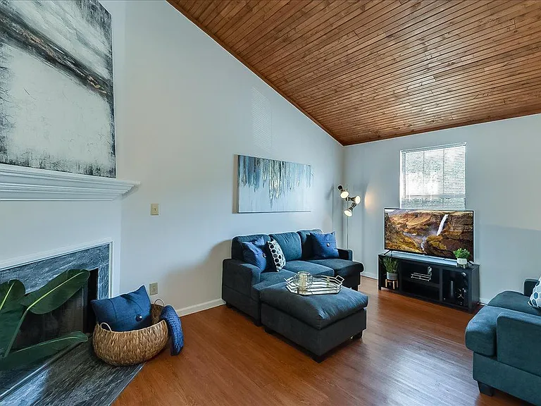 3580 Squires Woods Way — Photo 4