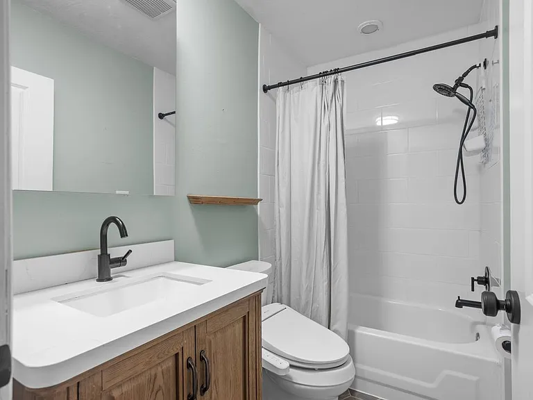 419 S Van Buren Ave — Photo 4