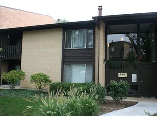 6169 Knollwood Dr #101, Willowbrook, IL 60527