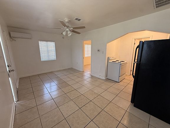4th image of 810 20th Ave S #810