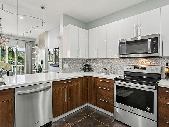 2nd image of 3960 N Flagler Dr APT 402
