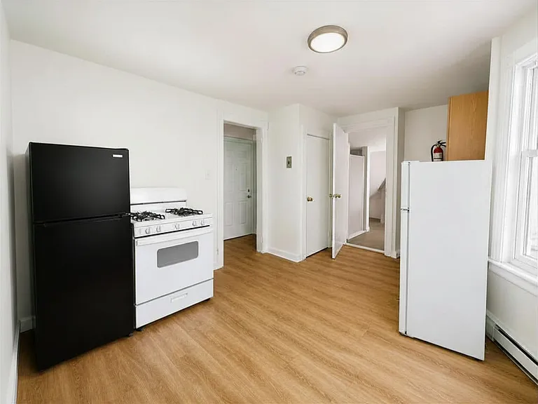 276 Atlantic St #3 — Photo 2