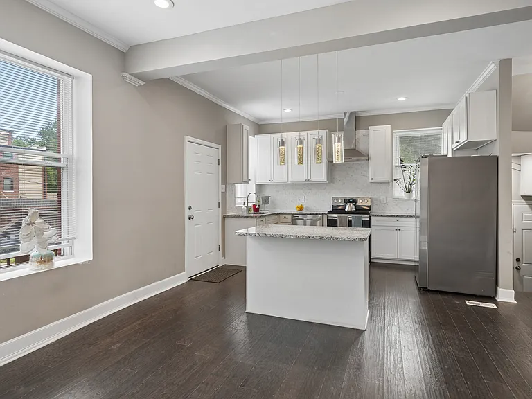 5647 Vernon Ave — Photo 13