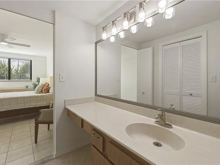 801 River Point Dr #303A — Photo 20