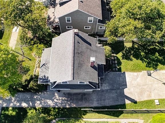 5th image of 235 Aberdeen Ave
