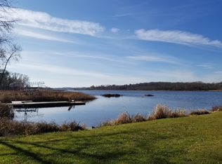 1655 Kettle Cove Ct, Hartland, WI
