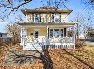 304 W William St, Monticello, IL 61856