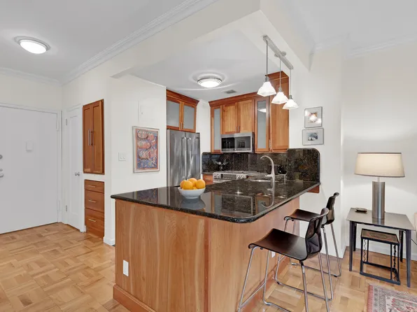 360 East 72nd Street image 2 of 15