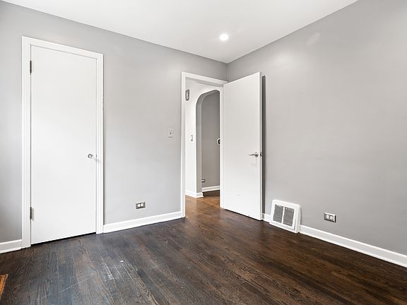 5th image of 3842 N Oak Park Ave