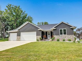 3362 Largo Ridge Ct, Green Bay, WI 54311