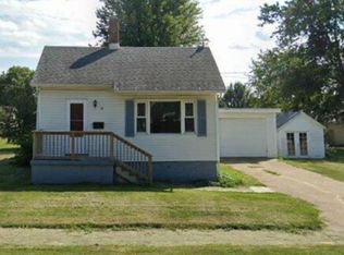 215 SE 2nd St, Galva, IL 61434