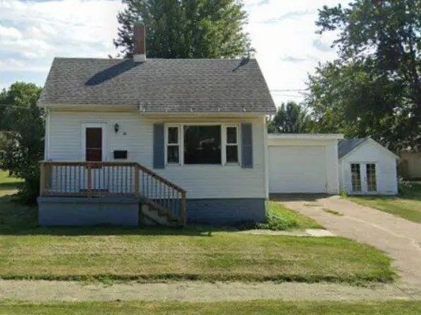 215 SE 2nd St, Galva, IL 61434