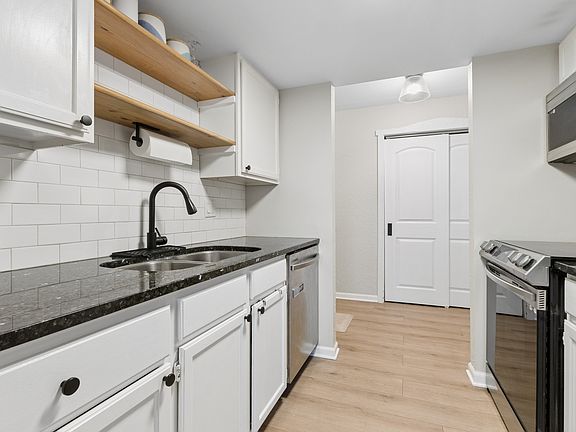 5th image of 1 Renaissance Pl Unit 717