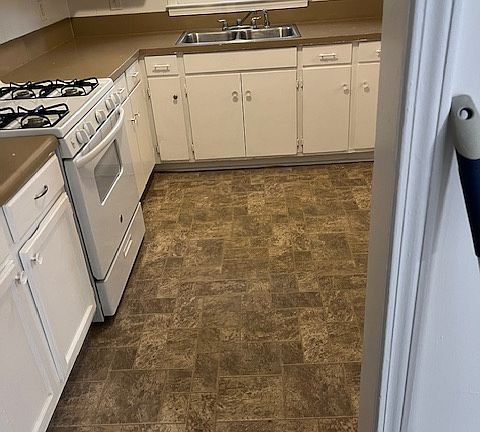4th image of 607 Colebrook Dr