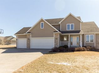 4711 148th St, Urbandale, IA 50323