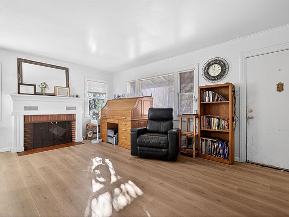 5th image of 689 Plum Drive