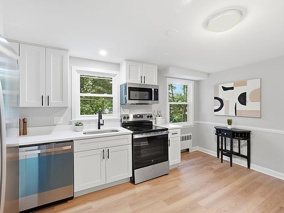 4th image of 28 Mulberry Ln